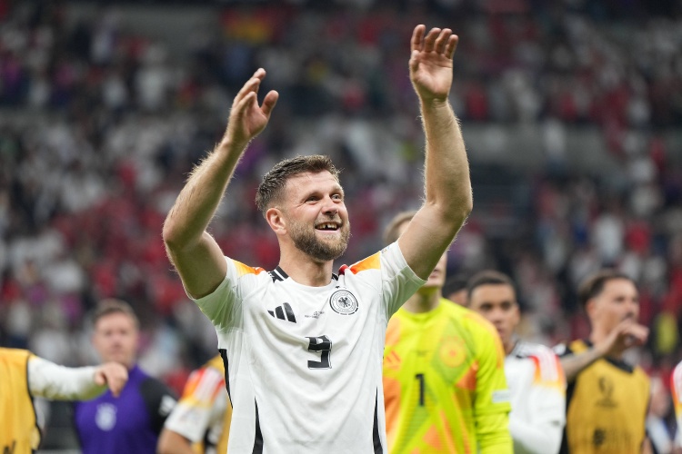 隆戈：菲尔克鲁格脚趾并非骨折而是骨裂，可能缺席未来2场比赛