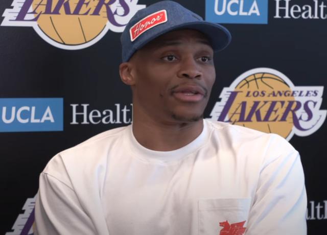 半岛体育-韦少采访敞开心扉：我牺牲最大 没有机会证明自己